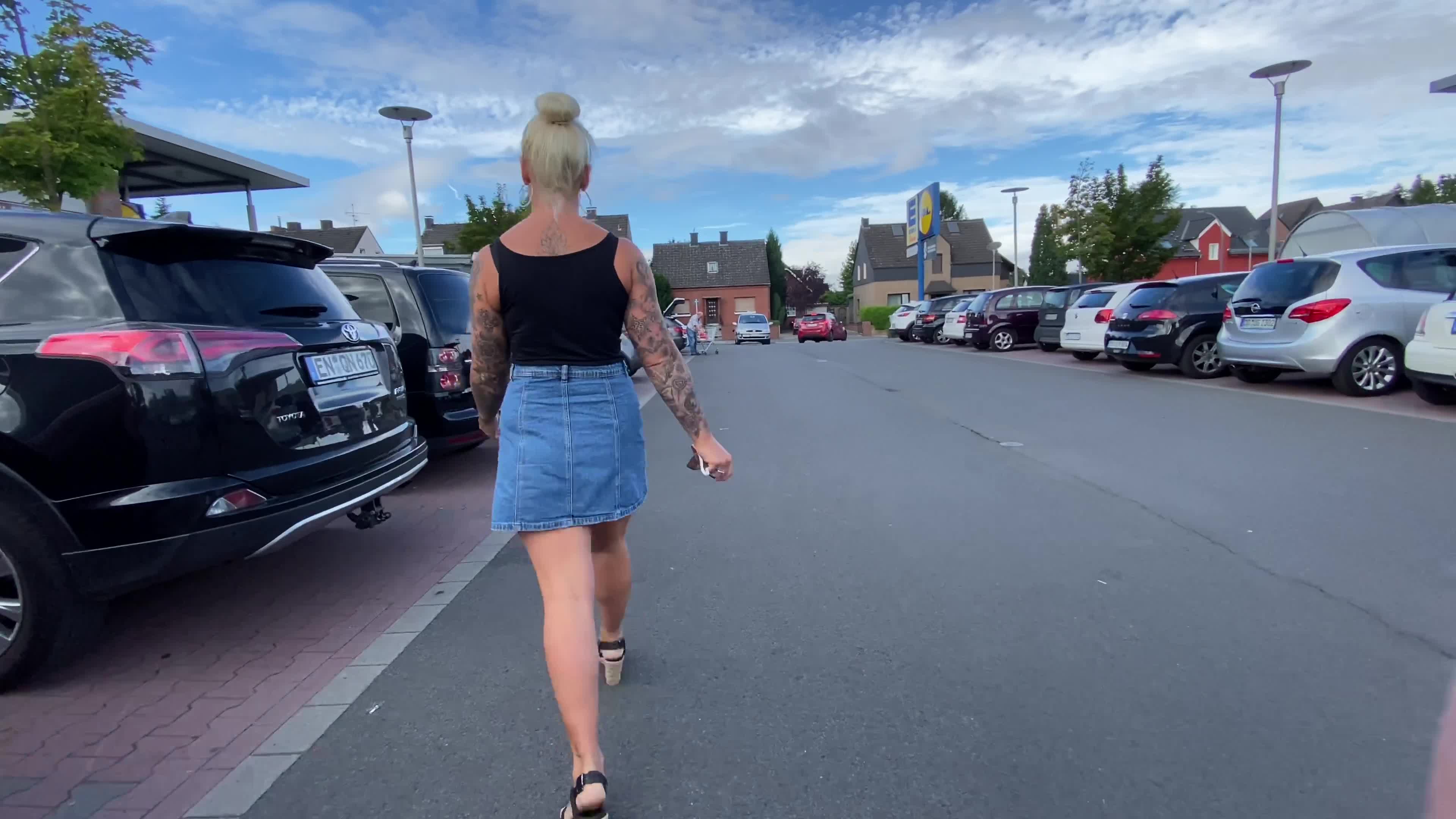 Devil Sophie – Mega Public in the shopping carts shit and filthy horny