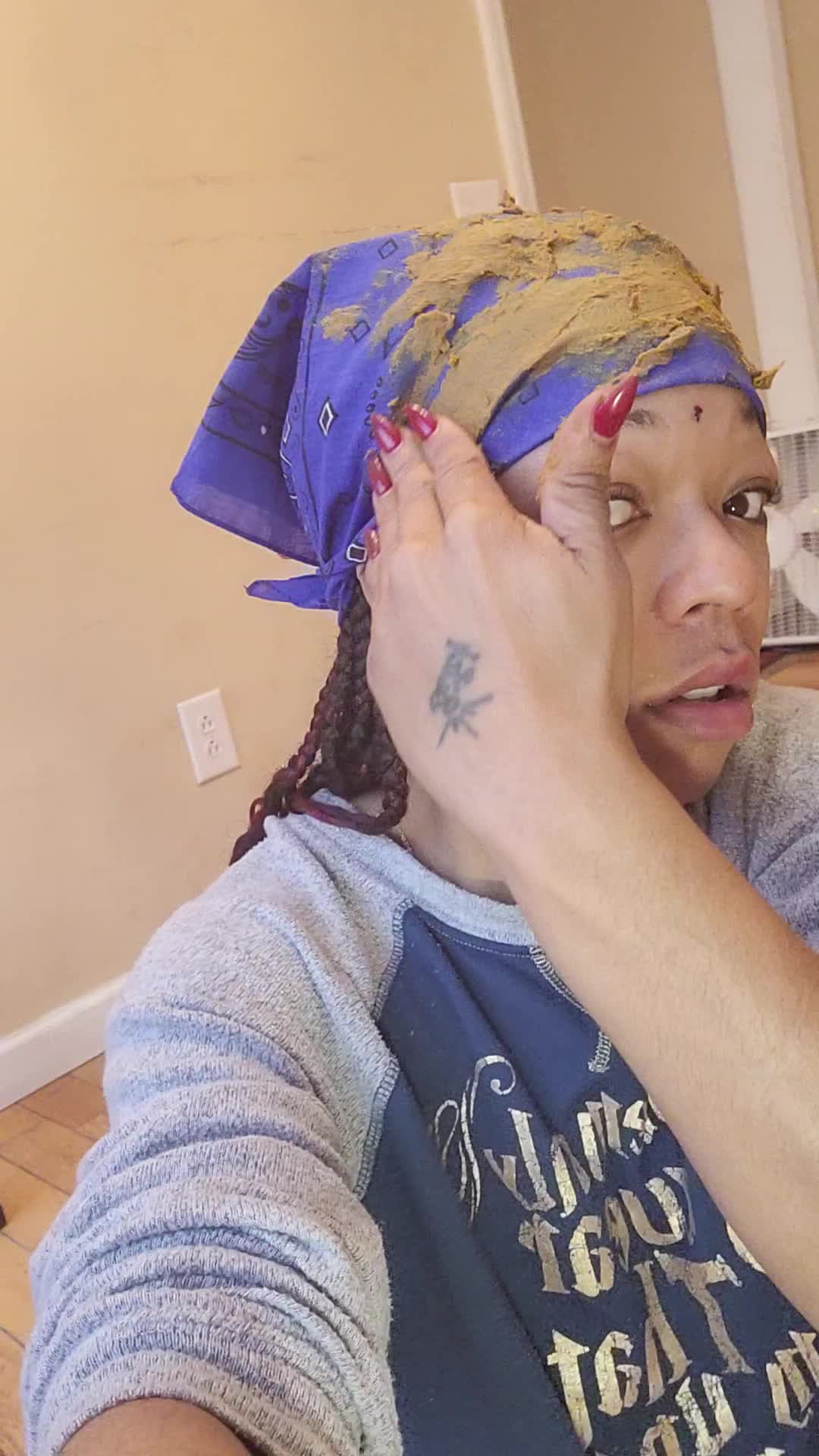 UniQueen21 – Uni Ella Smearing Shit