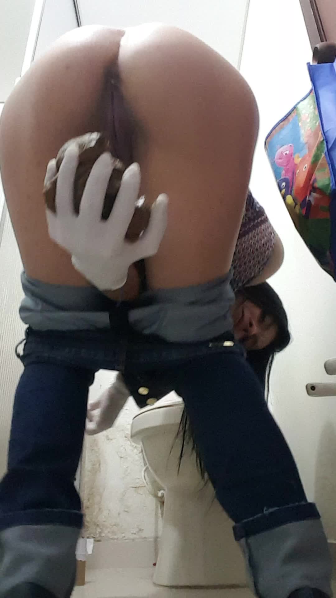 CherryPie – Pooping with jeans