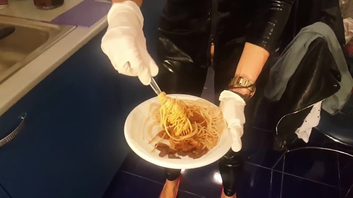 Spaghetti Caviar Champagne – Poppers Farts