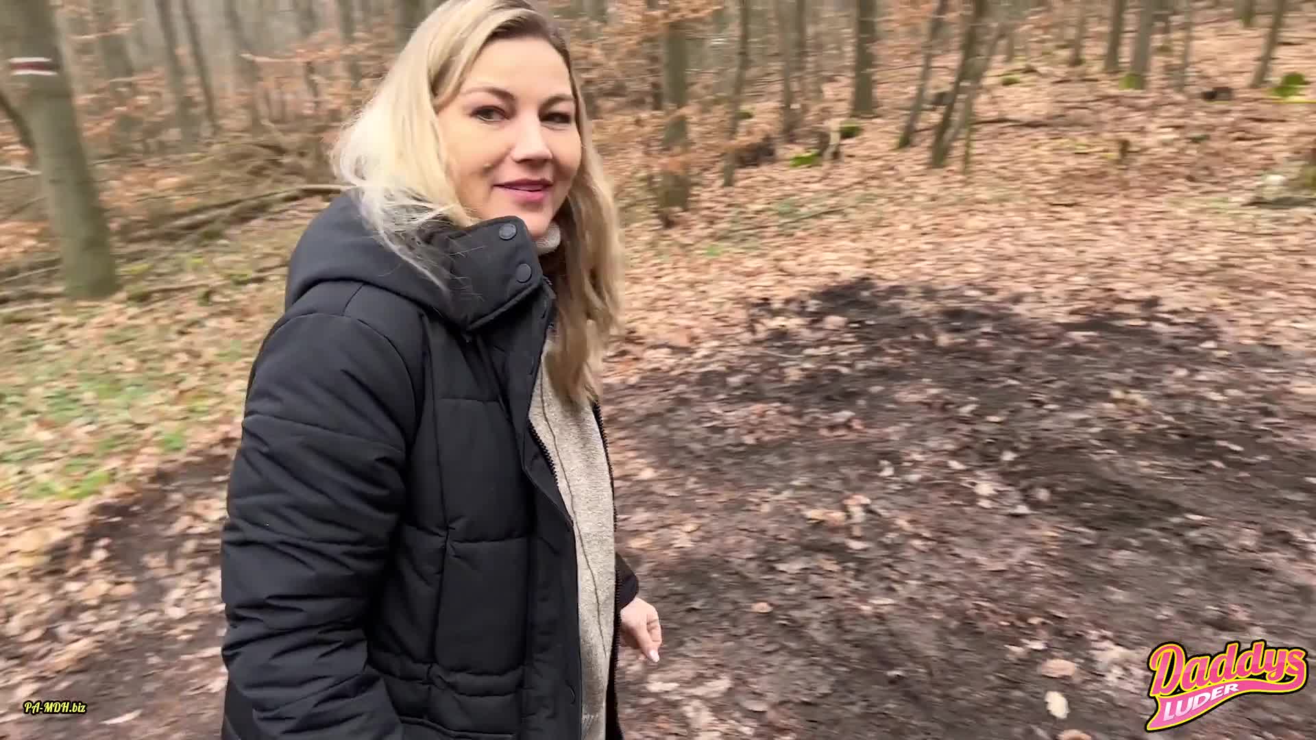 DaddysLuder – Unten ohne unterwegs und richtig geil gepisst