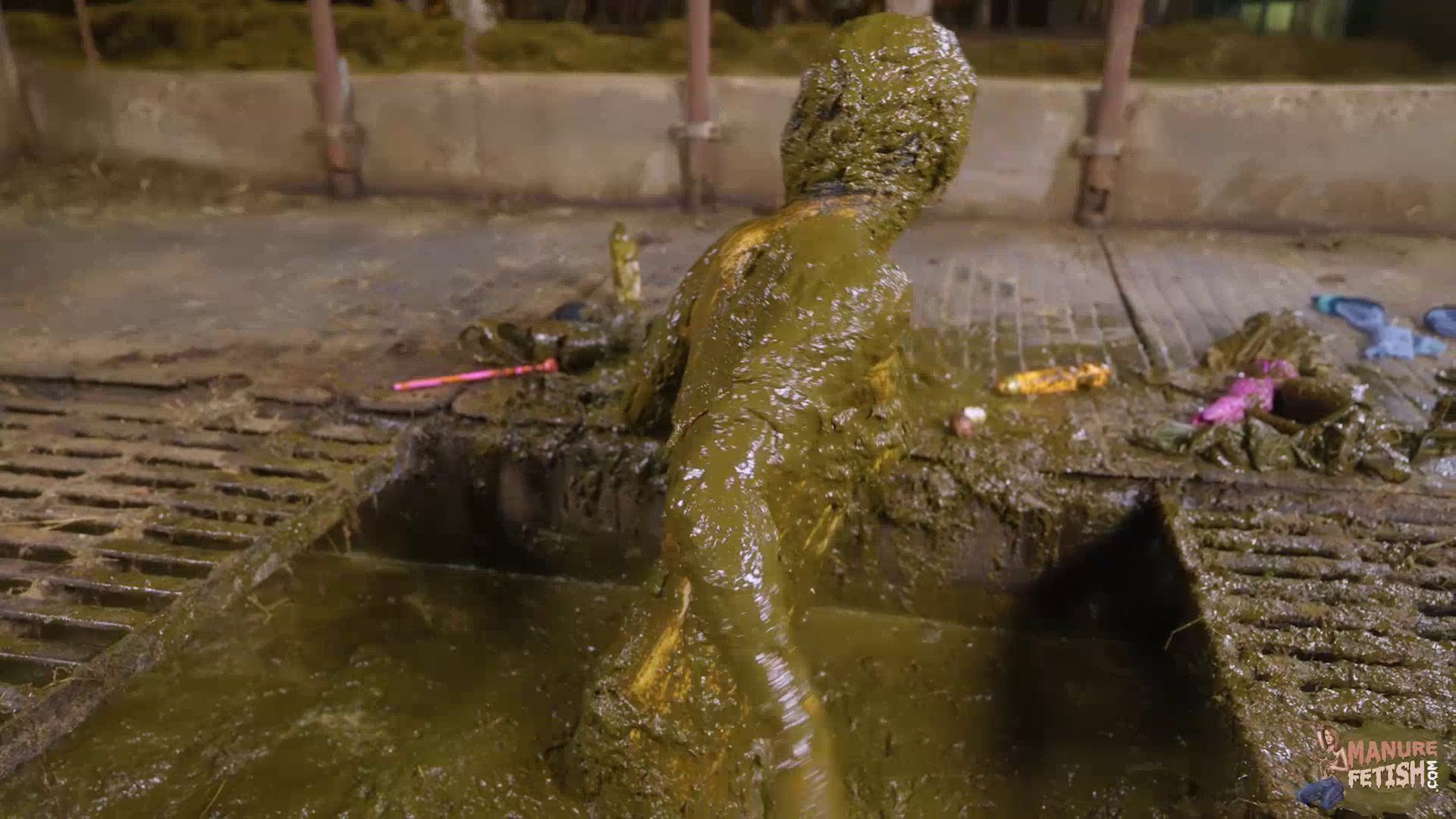 Kaitlyn Katsaros Wild in Manure – Kaitlyn submerges herself in cowshit a…
