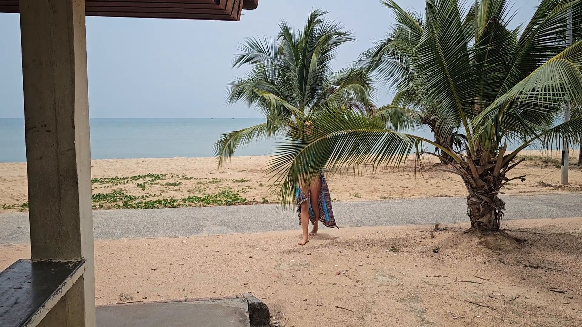 Public Beach goes into NUDIST Beach – Risky Pee and Totaly nude on Publi…