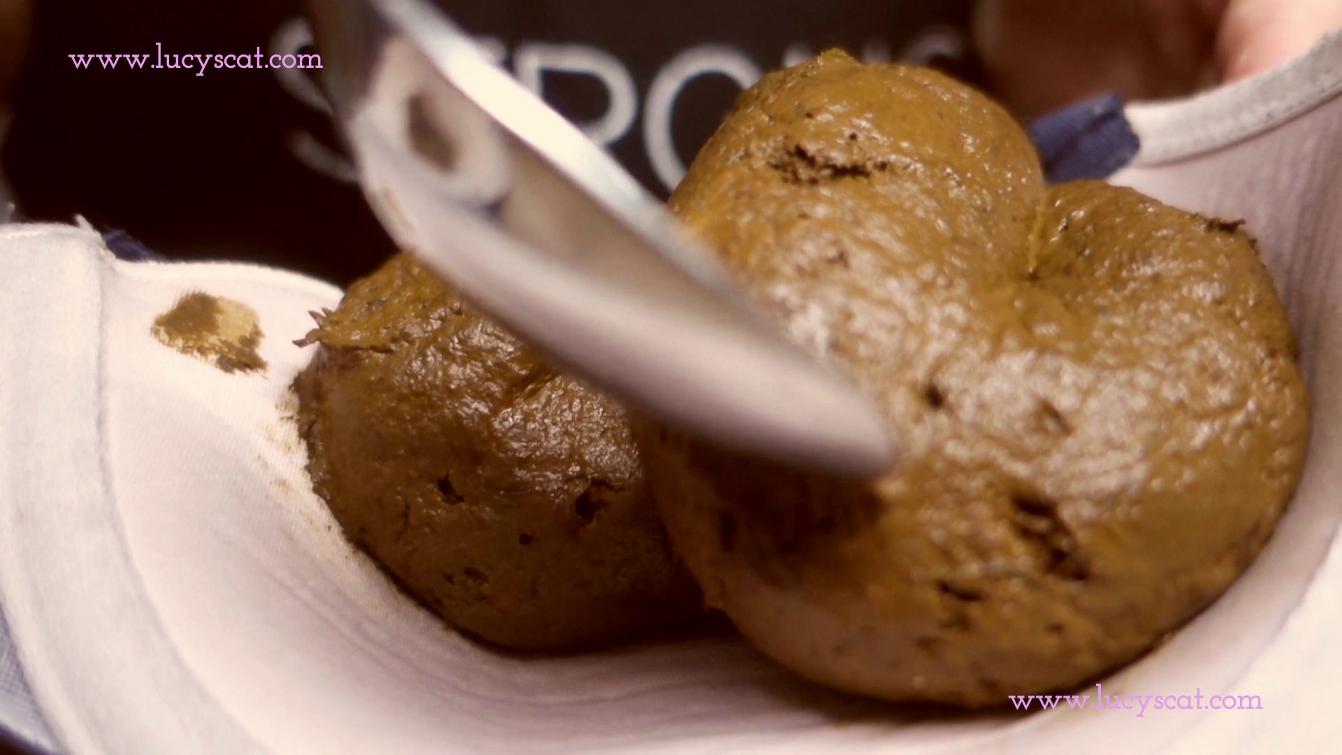 LucyScat – Making of my chocolate poo cookies