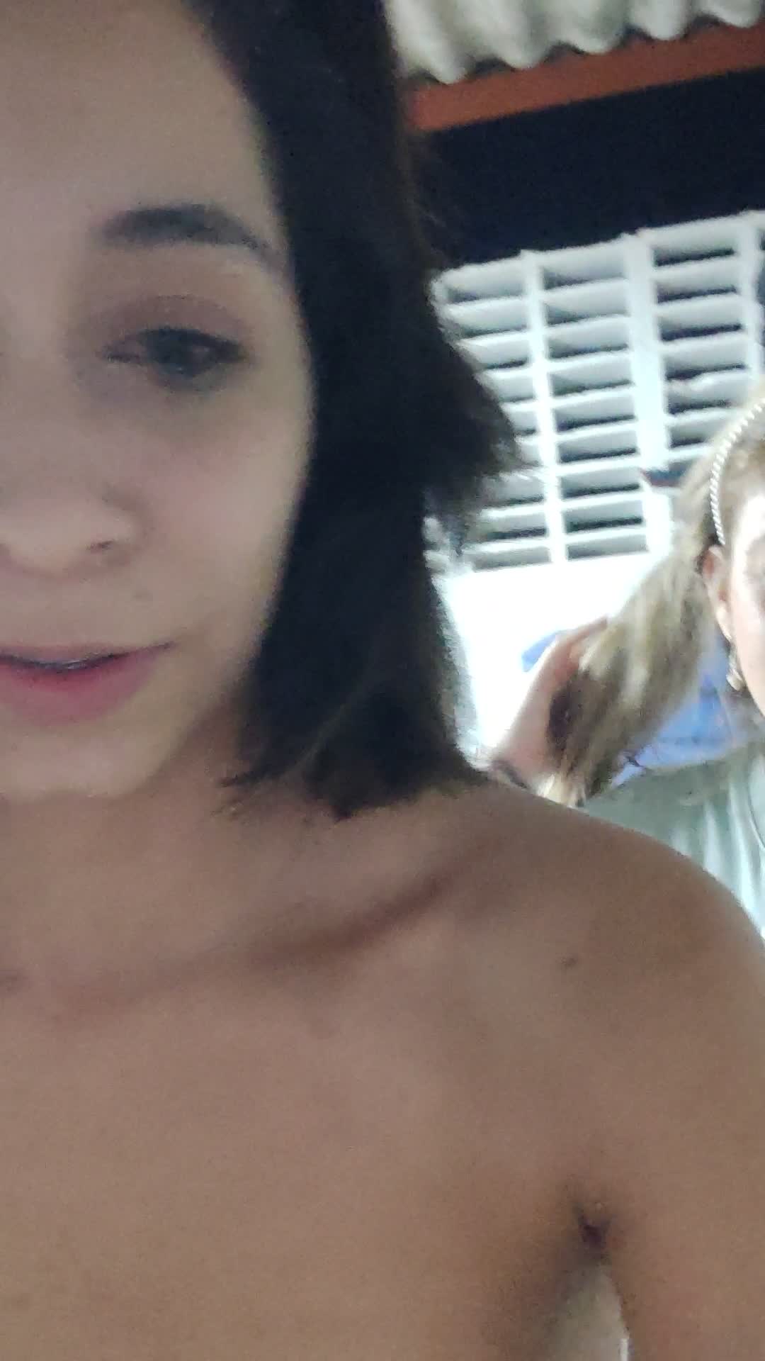 evelyncooper – My stepdaughter makes poop on her diaper