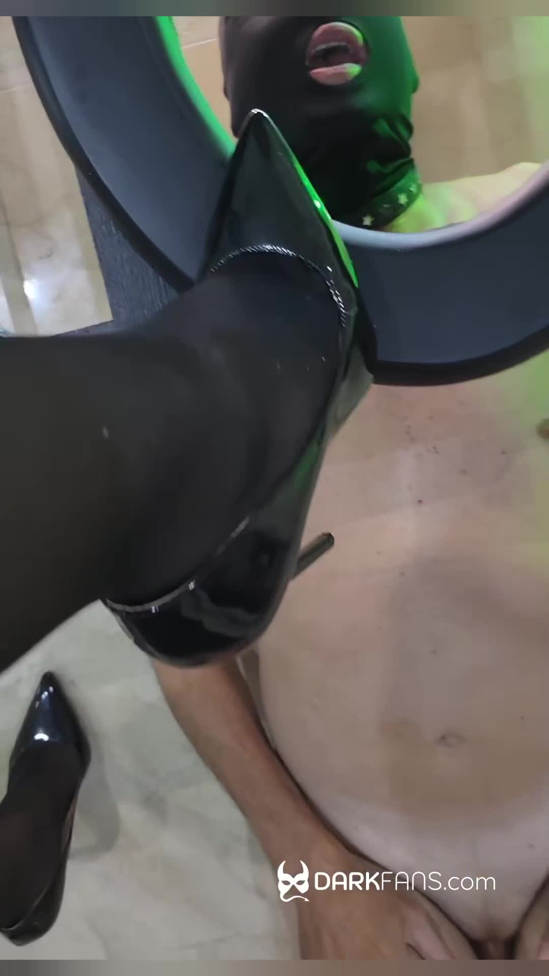 Lo Saco De La Reja Para Usarlo De Toilet Slave