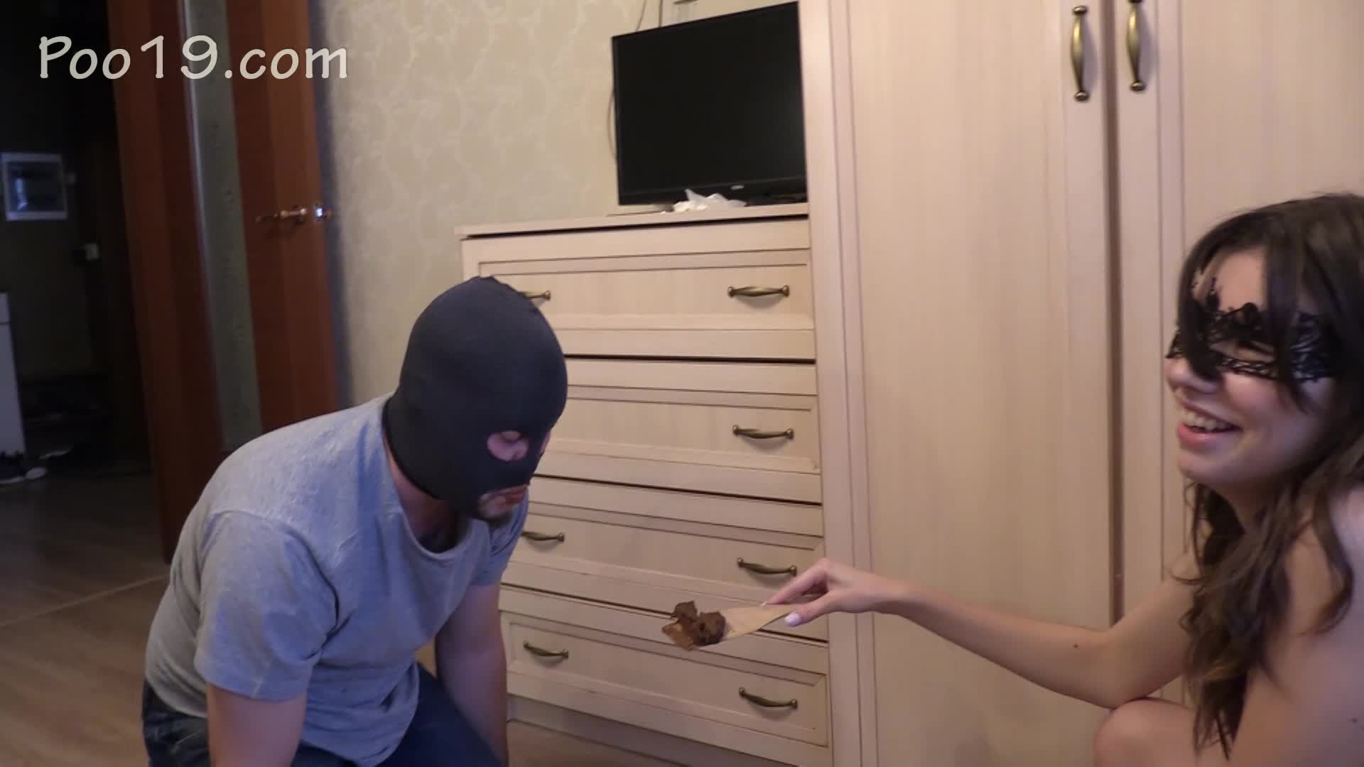 Poo19 – Smelly Milana – Mark met Karina and Anna