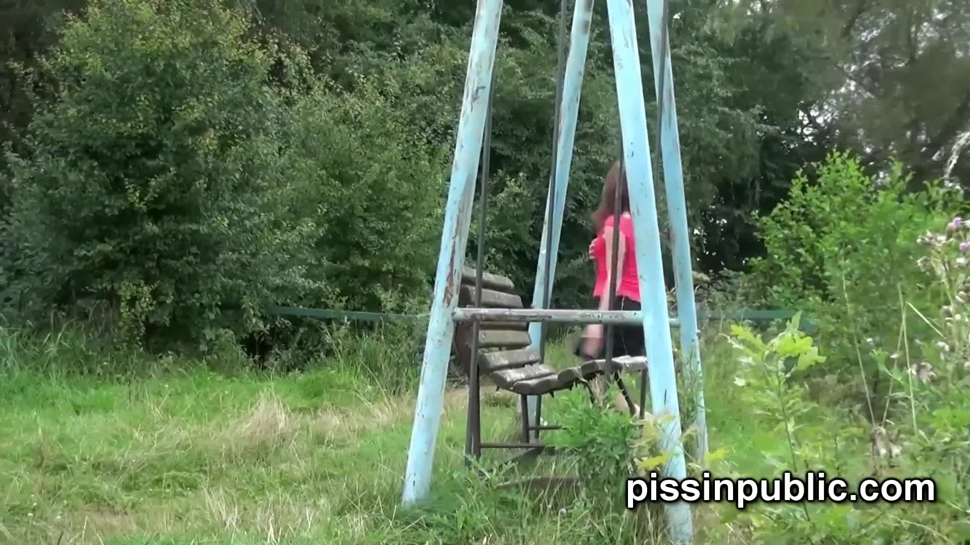 Peeing Babes Empty Their Bladders in a Park Unknowingly Being Part of Vo…