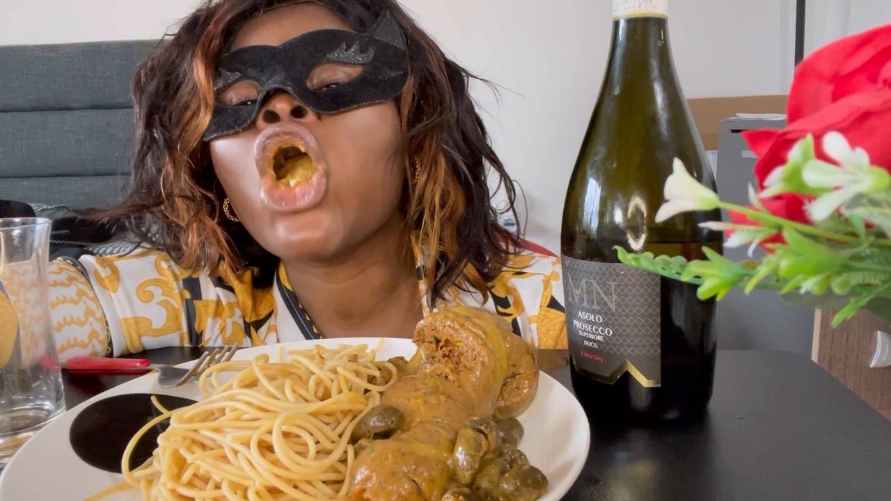 Smutty Luce – Struggling while I have a Shit Dinner