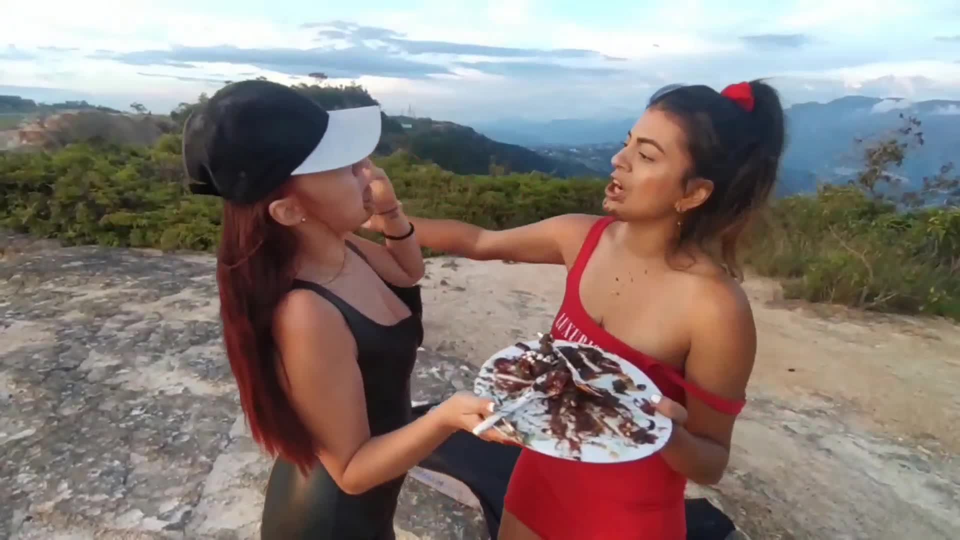 scarlethot – Making a poop cake at the airport