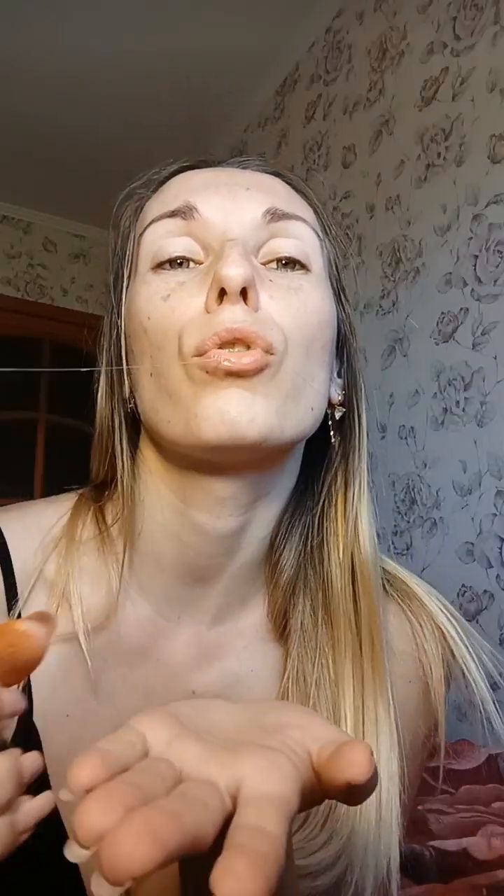 OksiLove – poop on plate