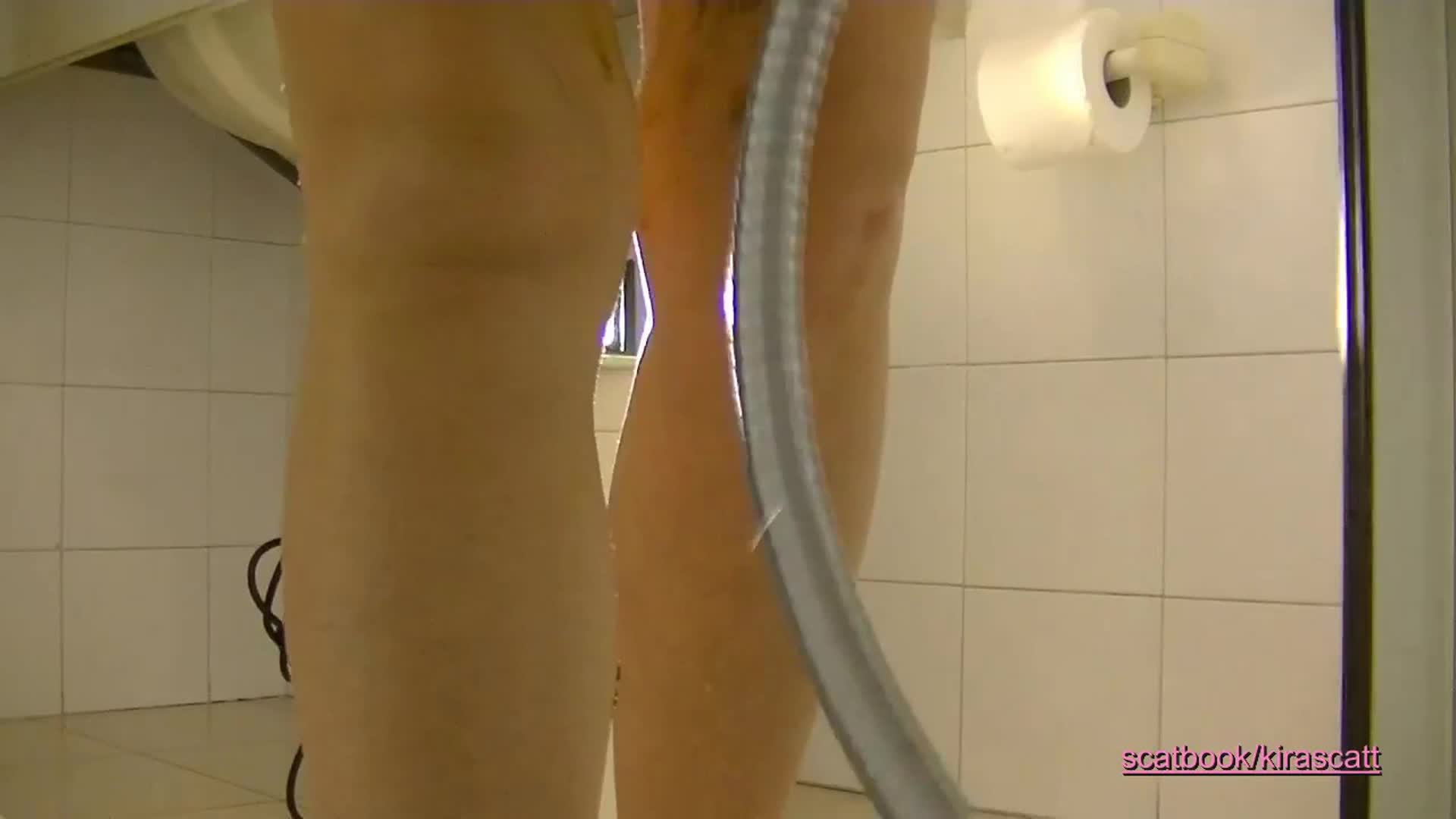 Kirascatt – Kira shitting and play fun