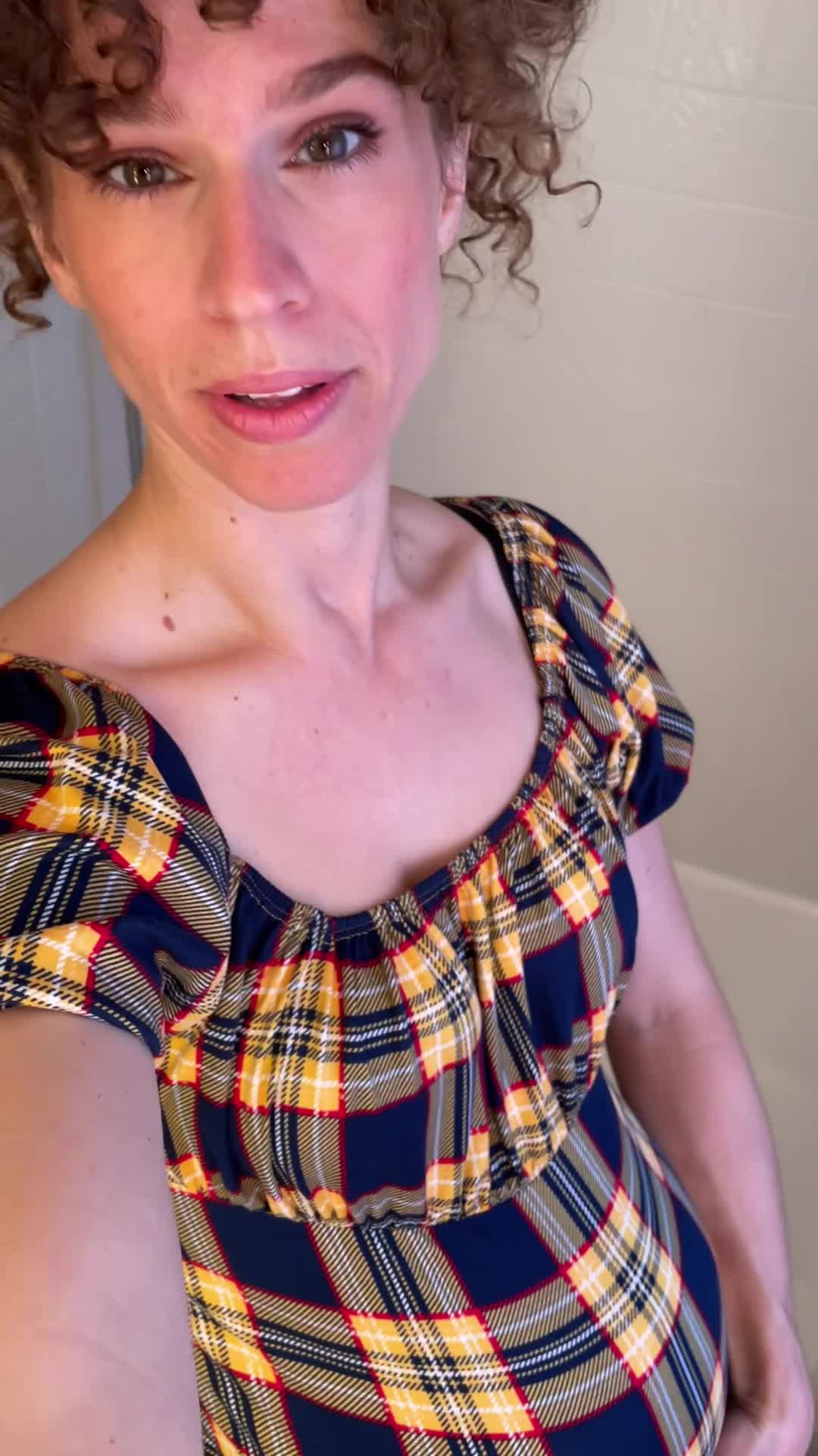 VibeWithMolly – Pregnant role play poop in bathtub