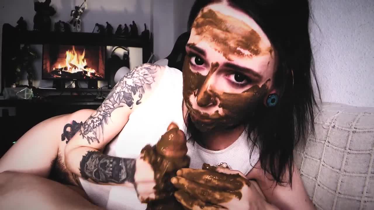 DirtyBetty – MUST SEE! Real Pervert Scat family