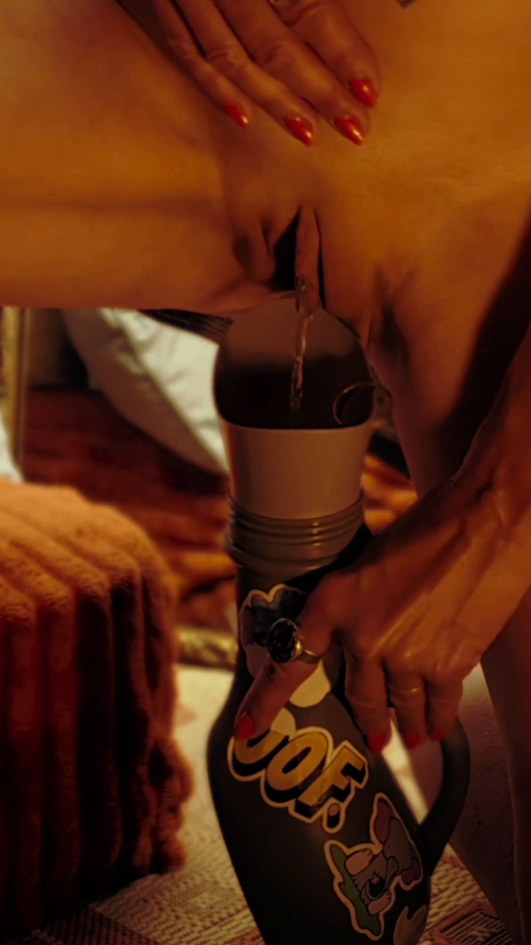 How to pee piss in a campervan-Donna River vanlife babe