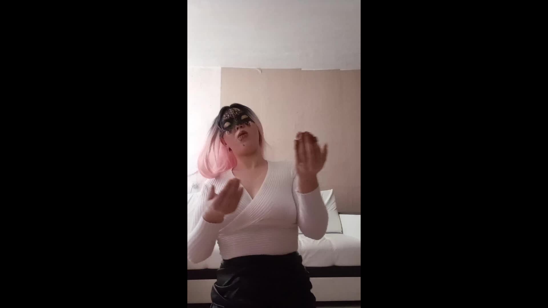 miss Di – eating and masturbating shit