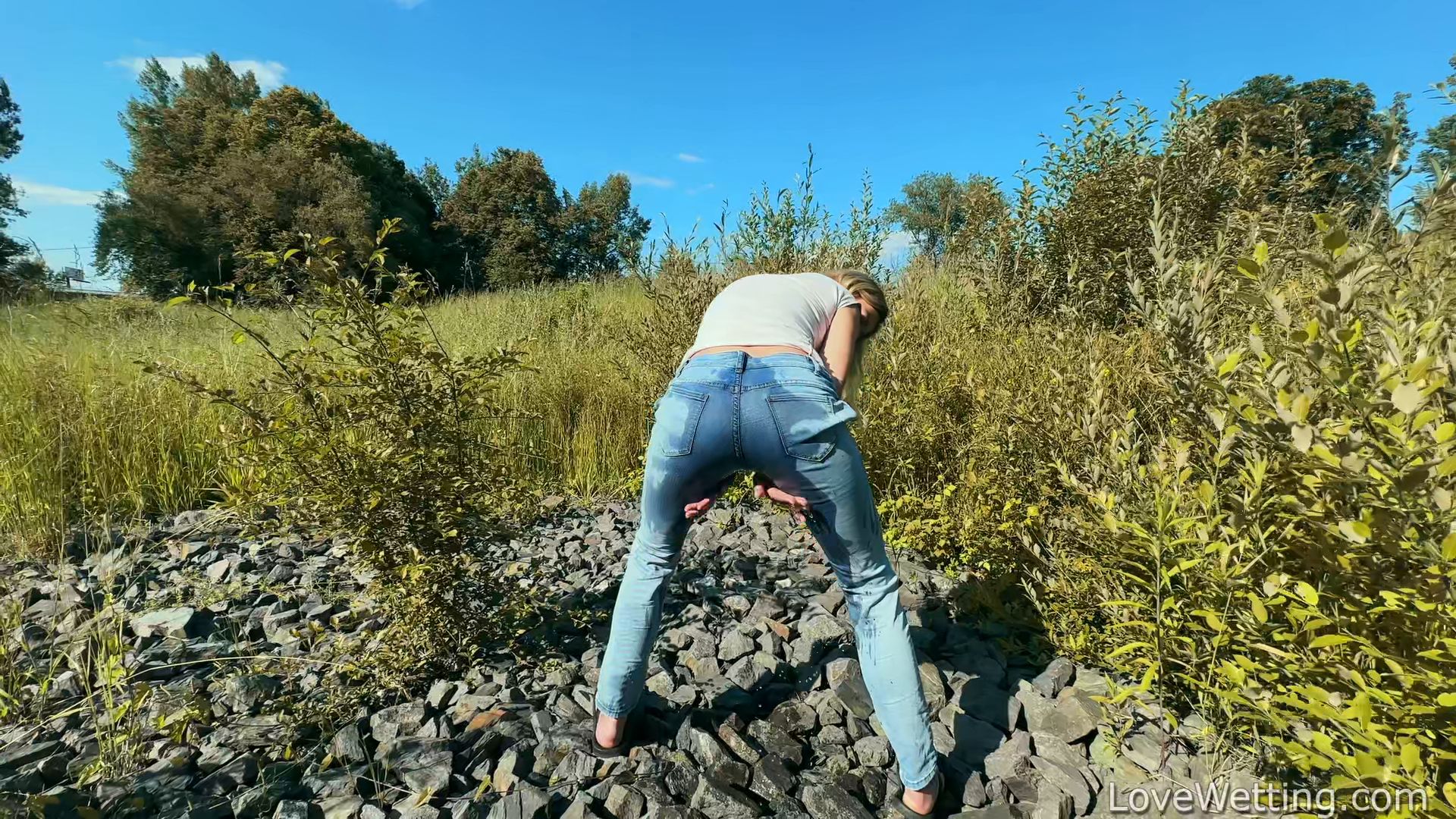 Claudia – Claudia wetting urine