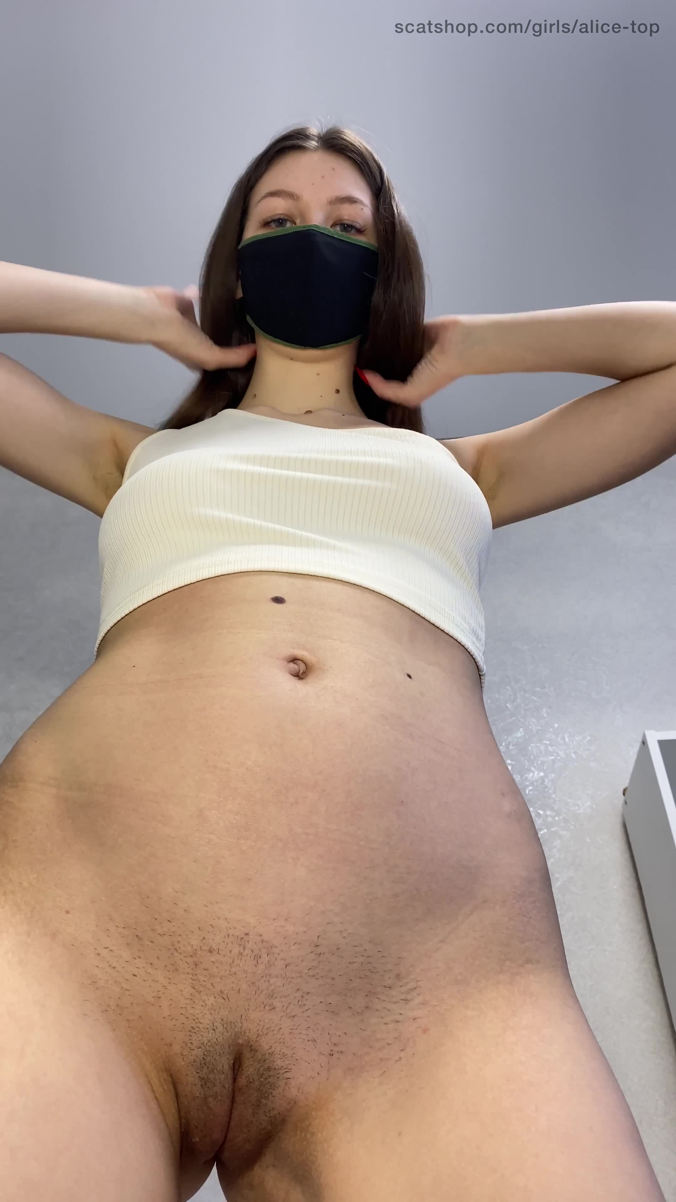 AliceTop – Shaking my ass while shitting