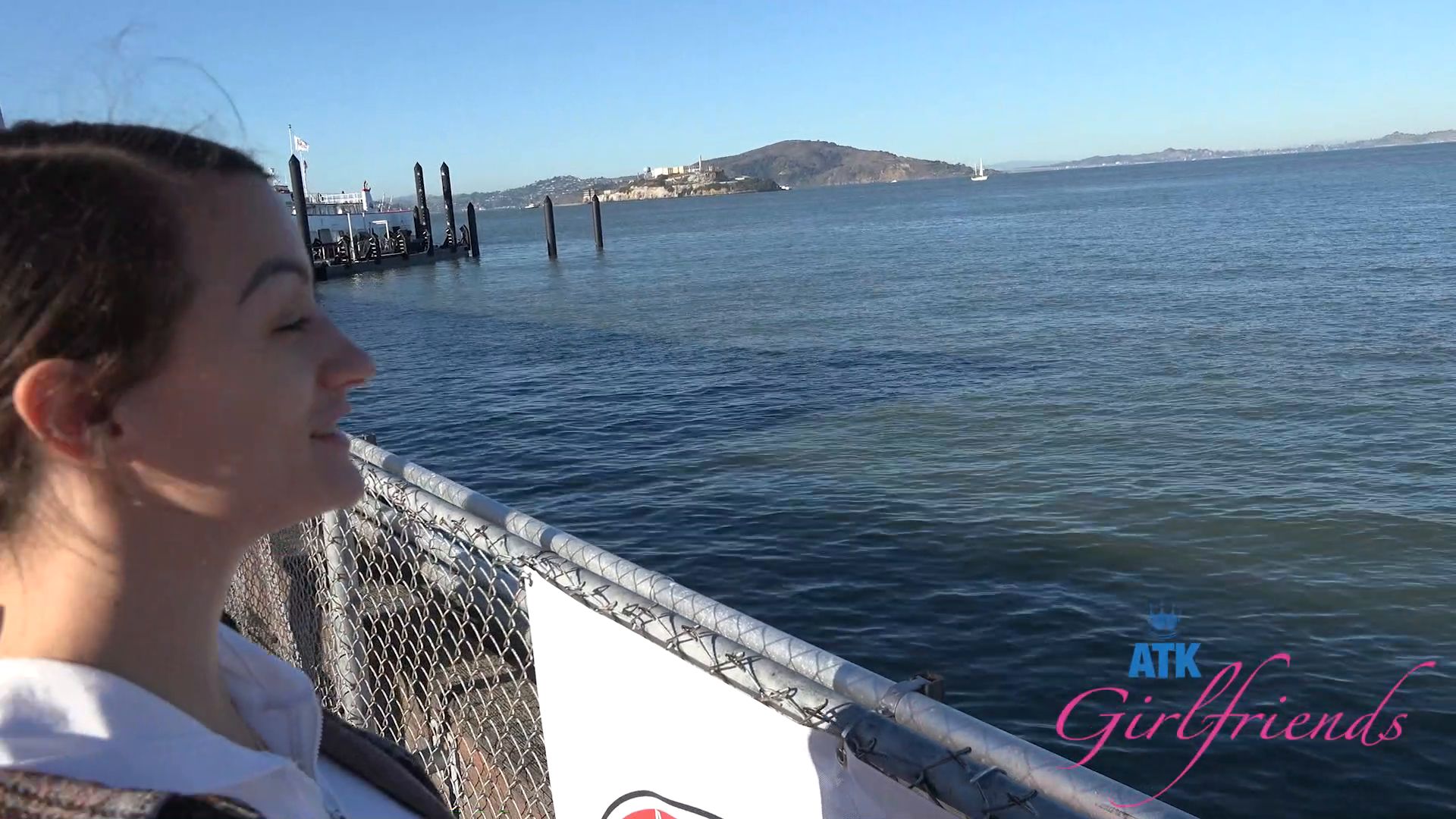 Summer Renee – Pissing Outdoor