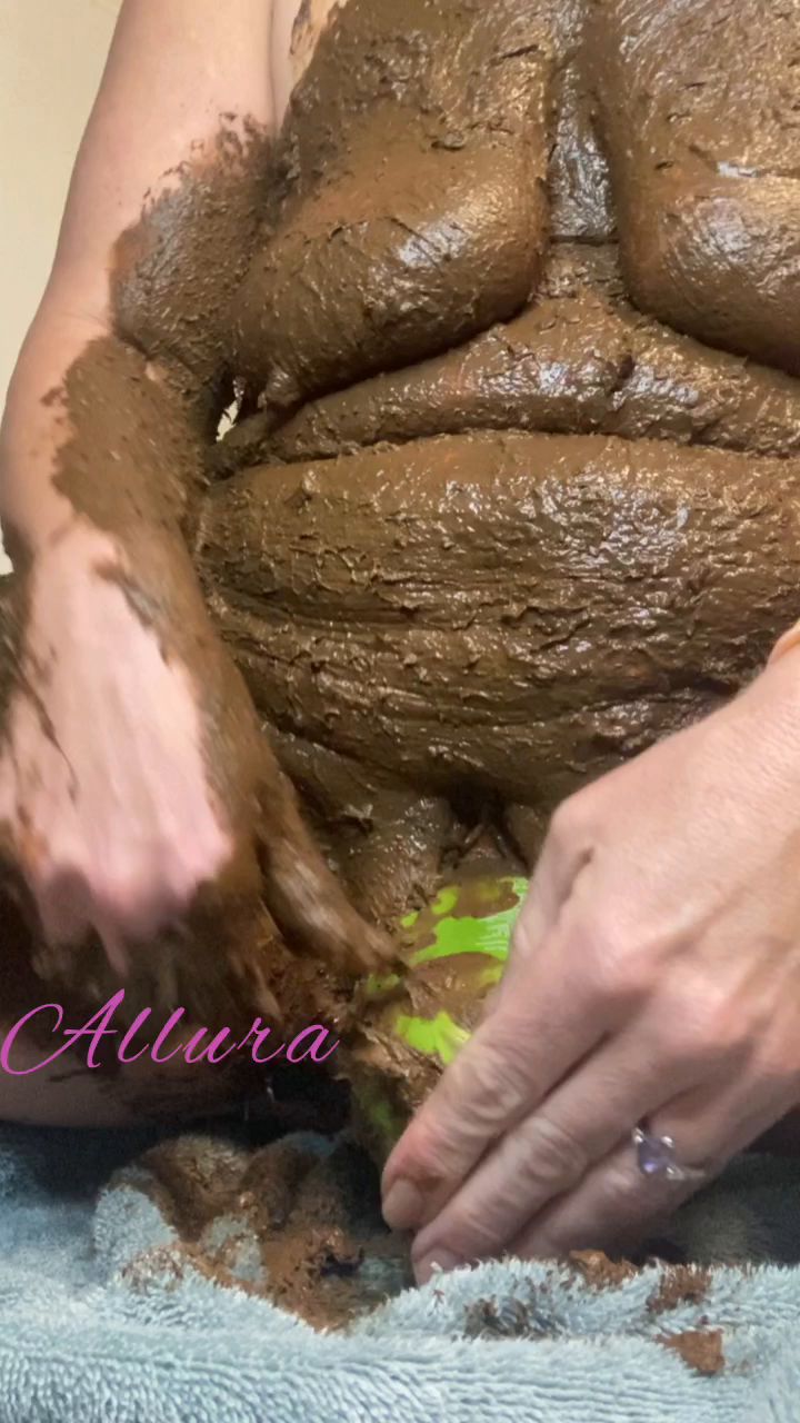 Allura_-_Smearing_dirty_size_queen_Fistfuck_TEASER
