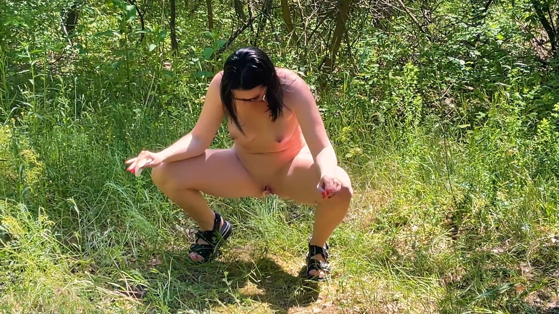 Fully naked girl pissing in public