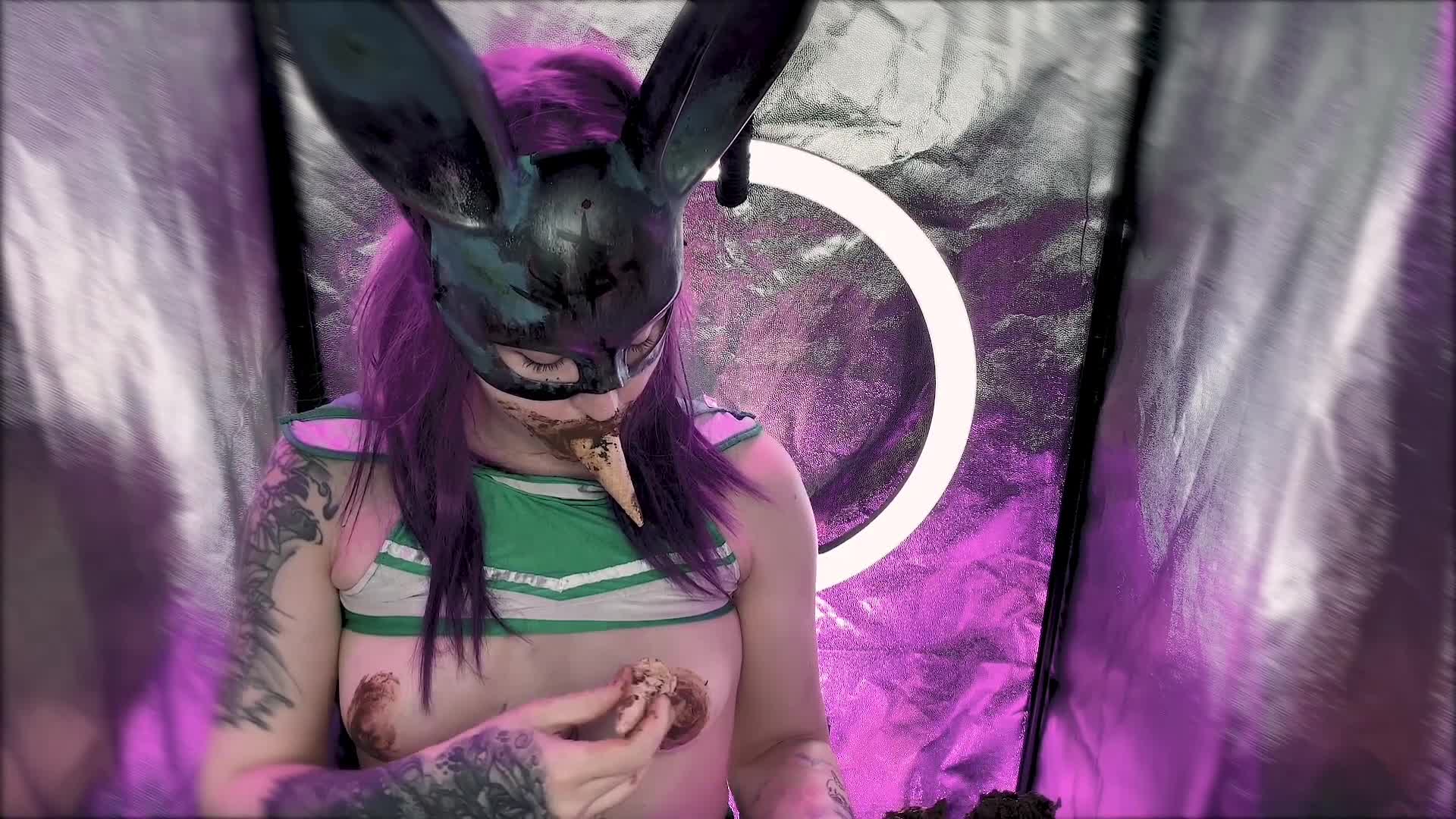 DirtyBetty – Fan with unusual ice cream