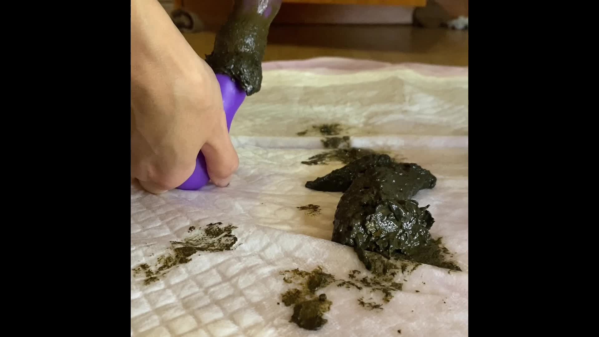 p00girl – A large portion of shit to smear on the pubis