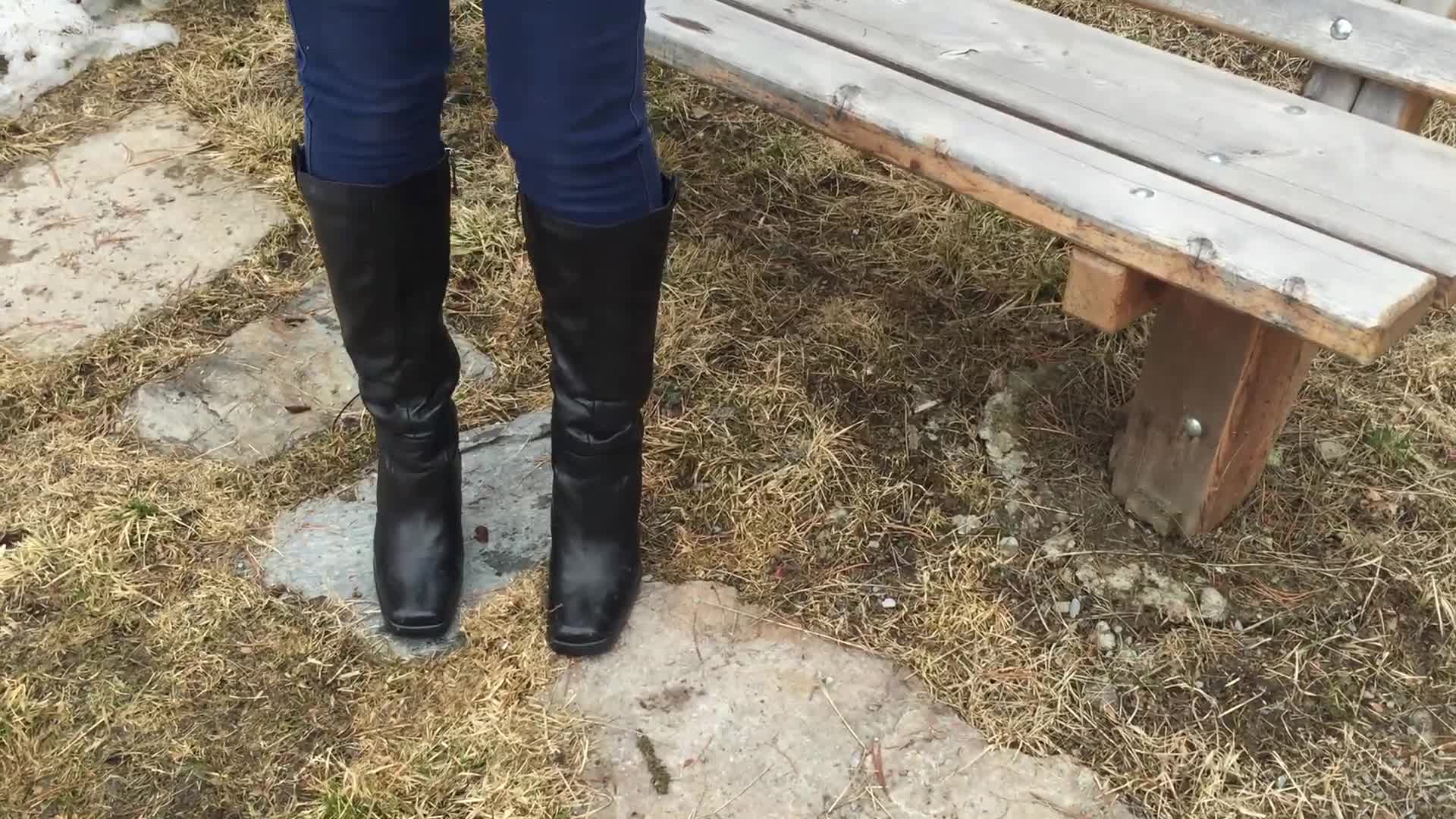 Jennymfc – Pissing around europe pee