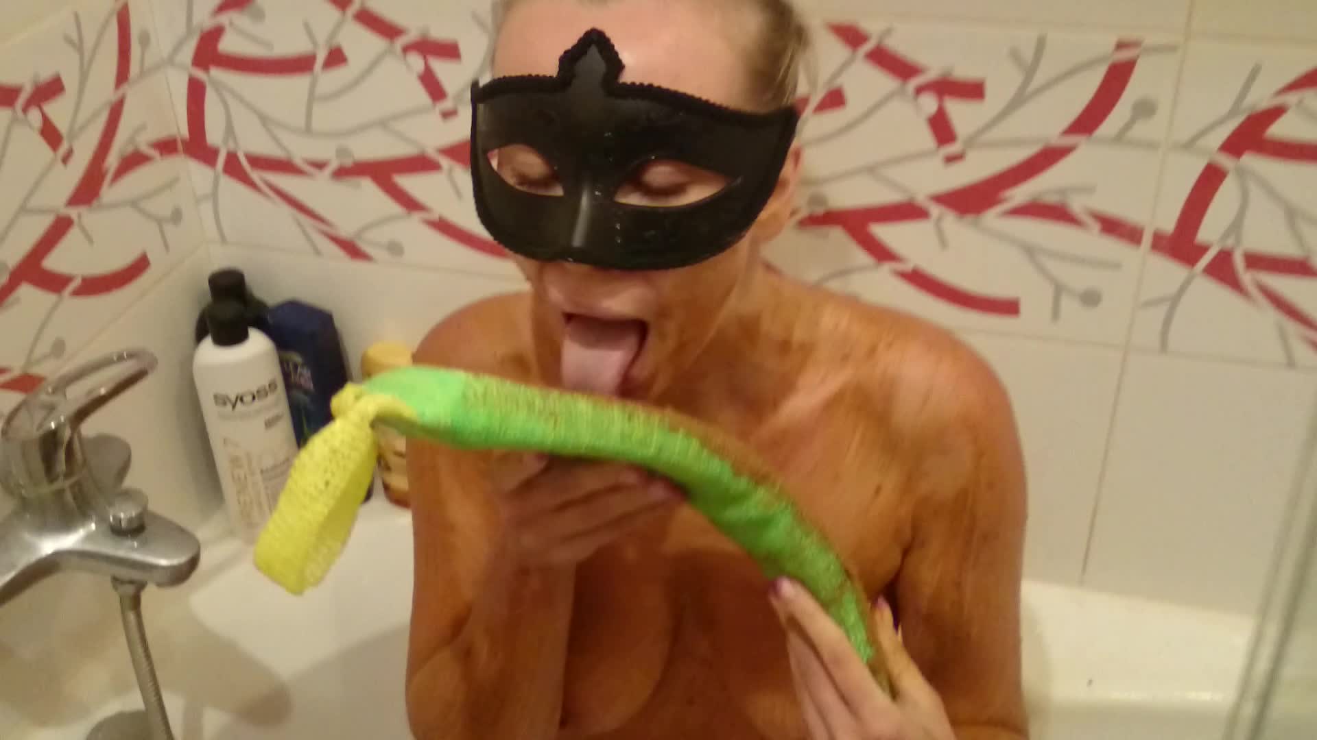 Brown wife – Shit is the best shower gel