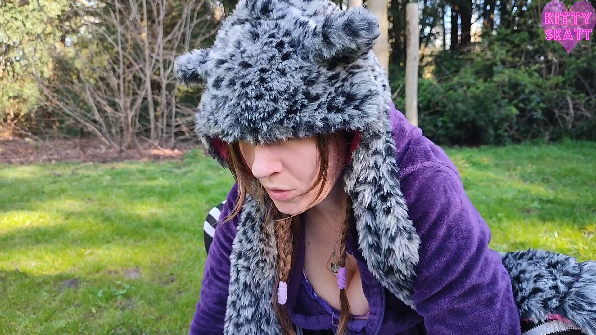 Kitty Skatt – Public park pantypoop – Horny shame struggle