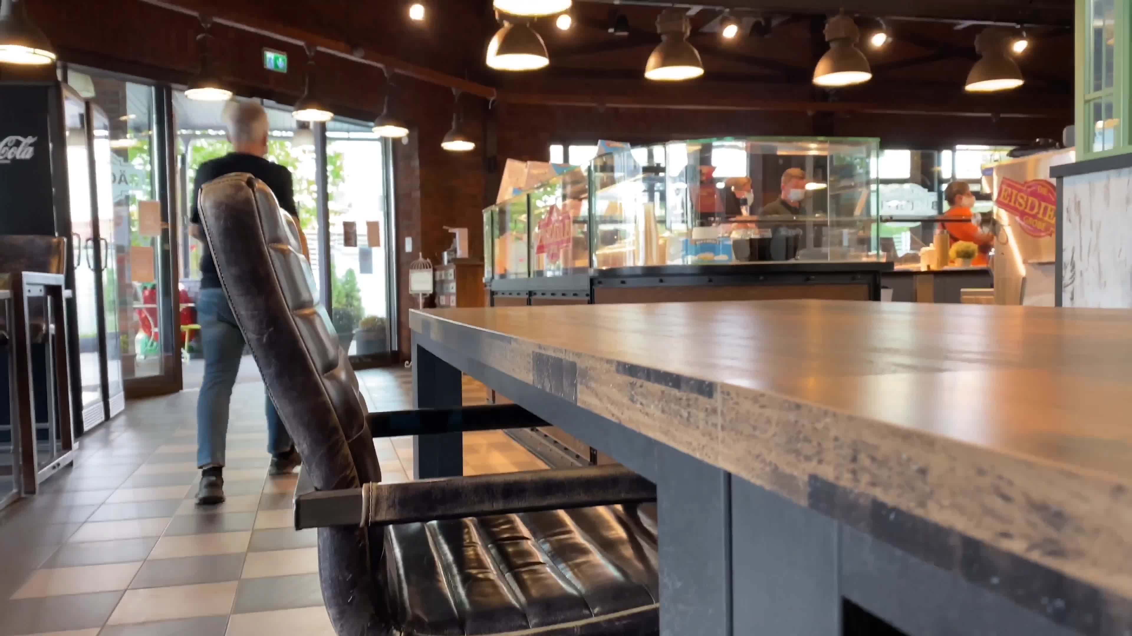 UNCUT – FIERCE – Kinky in the cafe bled