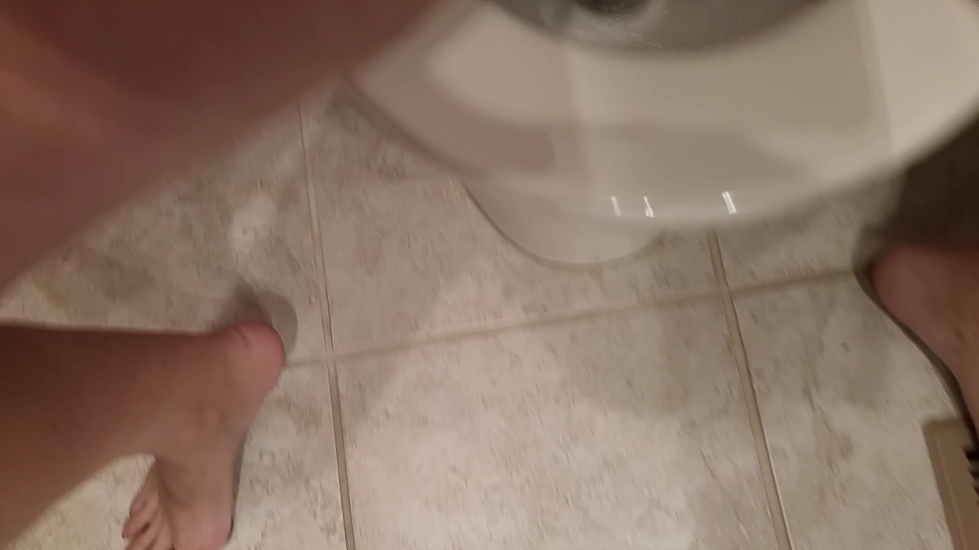 Candiecane – Sybaris hotel toilet pee and bidet wash