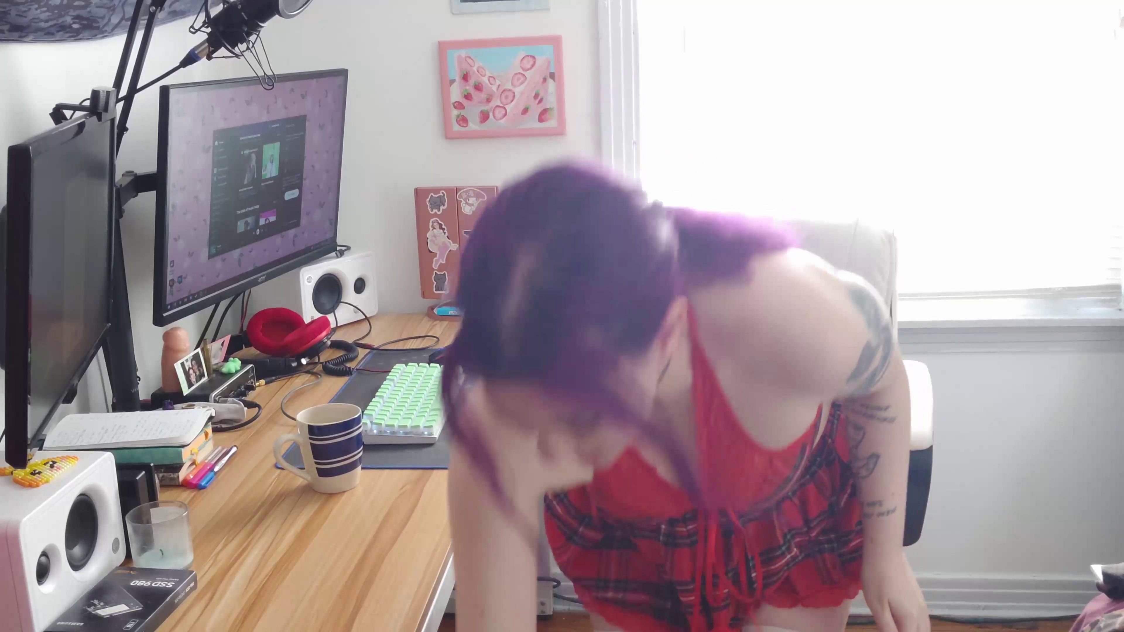 School girl pisses her panties