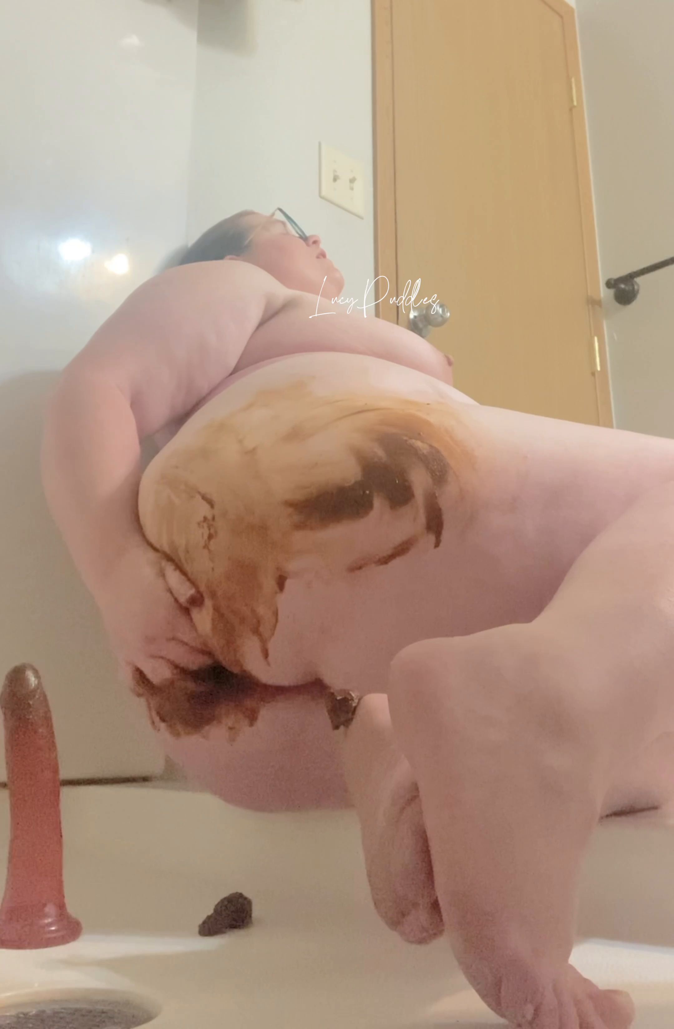 LucyPuddles – Candid Scat Play