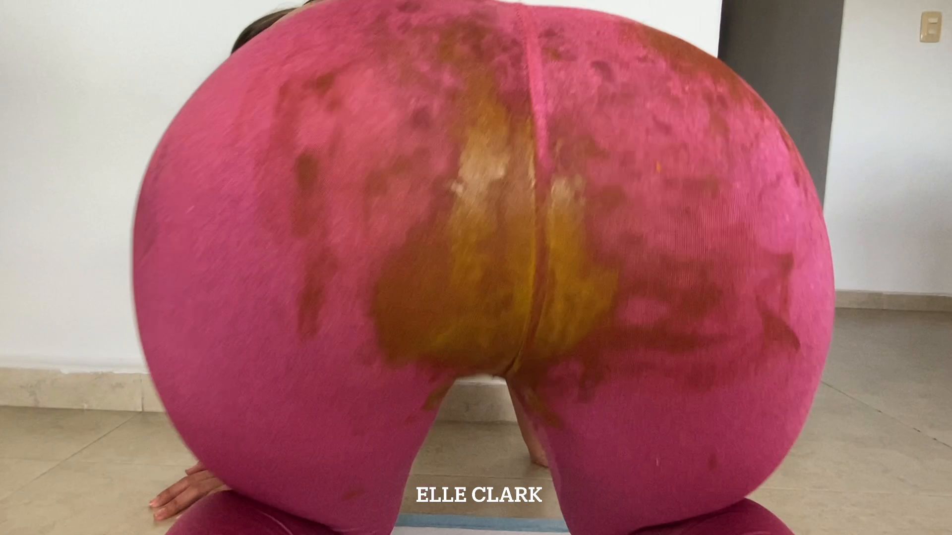 ElleClarkScatQueen – leggings up and leggings down