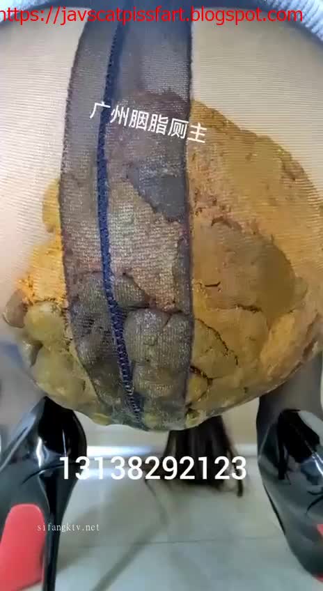 Chinese Girl Pooping